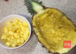 New ways to eat pineapple ~ Illustration of how to make pineapple shrimp colorful rice 3 