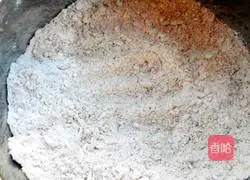 Illustration of making caterpillar steamed buns 7