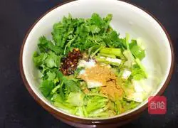 Illustration of how to make dumplings with dipping sauce 3