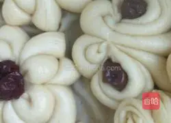 Illustration of how to make lotus steamed buns 9