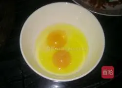 Illustration of how to make fried noodles with shredded pepper and pork slices 4