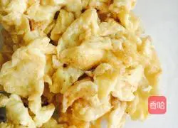 Illustration of how to make fried rice with sausage and peas 3