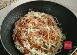 Illustration of how to make noodles with oyster sauce and tomato sauce 7