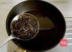 Illustration of how to make scallion oil noodles 6