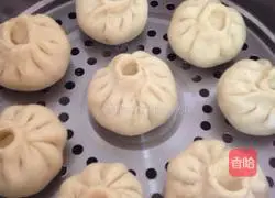 Illustration of how to make steamed buns with chives, meat and mushrooms 9