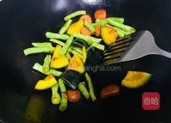 Illustration of how to make braised rice with beans and pumpkin 4