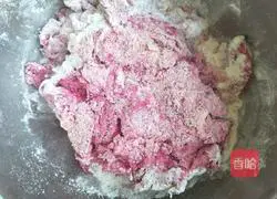 Illustration of how to make dragon fruit, millet and multigrain steamed buns 4