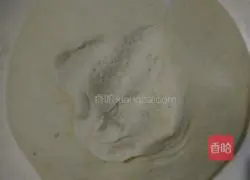 Illustration of how to make dough meat pie 7