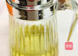 Illustration of how to make French pancakes (crepes) 3