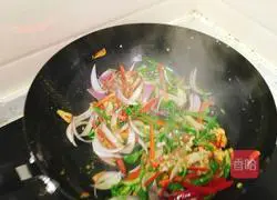 Recipe of Juewei Egg Fried Noodles (Fried Noodles with Green Peppers and Eggs) 8
