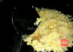 Illustration of how to make salted duck egg fried rice 4