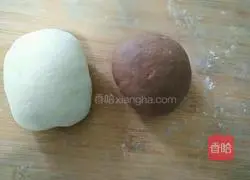 Illustration of how to cut steamed buns with two-color knife 3