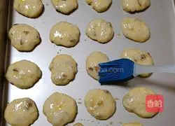 Illustration of how to make walnut and red date cakes 10