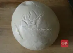 Illustration of how to make golden steamed bun slices 1