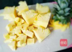Illustration of how to make colorful pineapple rice 3