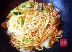 Illustration of how to make stir-fried noodles with vegetables 10