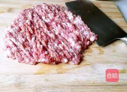 Illustration of how to make pork, shrimp, cabbage dumplings 3