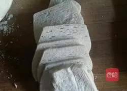 Illustration of how to make fried steamed buns 1