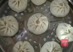 Illustration of how to make sauced pork buns 10