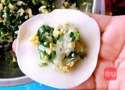 Illustration of how to make wontons with shrimp stuffing 10