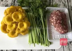 Yellow mushroom and celery Illustration of how to make pork dumplings 1