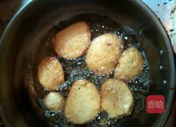 Illustration of how to make deep-fried steamed bun slices 5