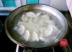 Illustration of how to make dumplings with four fresh fillings 10