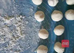 Illustration of how to make ice cream buns 5