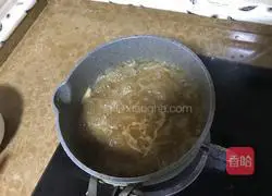 Illustration of how to make snail noodles 5