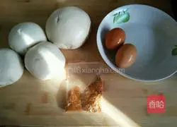 Illustration of how to make barbecue-flavored fried steamed buns 1