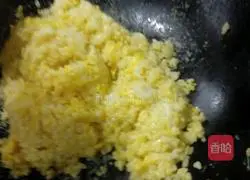 Illustration of how to make egg fried rice 6