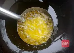 Illustration of how to make fried flower cake 8