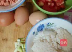 Illustration of how to make tomato, ham and egg fried rice 2