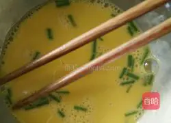 Illustration of how to make tomato and egg fried rice 3