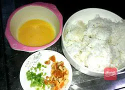 Salted duck egg fried rice Illustration of how to do it 1