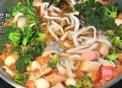 Illustration of making potato powder in sour soup 5