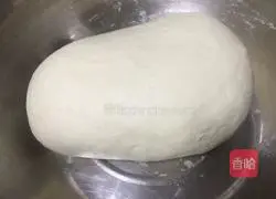 Illustration of how to make dumplings stuffed with pork and chives 1