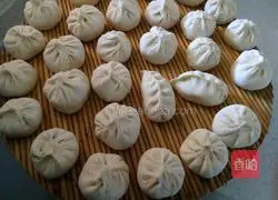 Illustration of how to make steamed buns with meat and beans in sauce 9