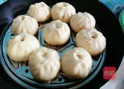 Illustration of how to make corn meat buns 10