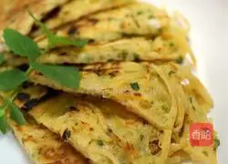 Illustration of how to make fried potato shredded egg pancake 5