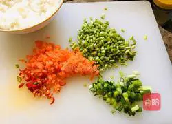 Illustration of how to make three-color fried rice 1