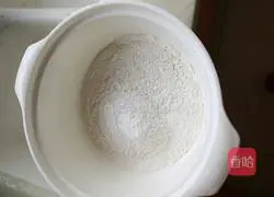 Illustration of how to make candied date buns and brown sugar buns 1