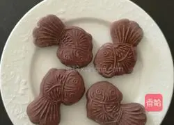 Illustration of how to make chocolate fish-shaped steamed buns 6