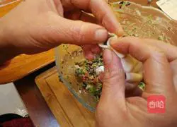 Illustration of how to make crescent dumplings 13