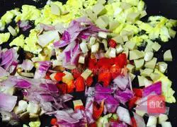 Illustration of how to make egg fried rice 9