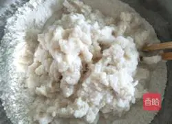 Illustration of how to make bean-flavored lotus leaf steamed buns 2