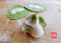 Illustration of how to make cabbage dumpling wrappers 11