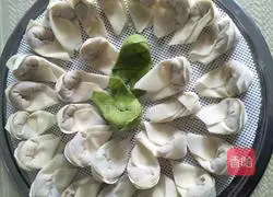 Illustration of how to make wontons 8