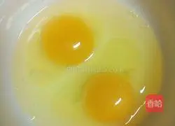 Illustration of how to make ham and egg fried rice 1