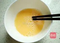 Illustration of how to make onion and ham fried rice 3